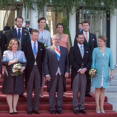 Die großherzogliche Familie um Großherzog Henri und Großherzogin Maria Teresa sowie Premierminister Xavier Bettel am Nationalfeiertag 2016.