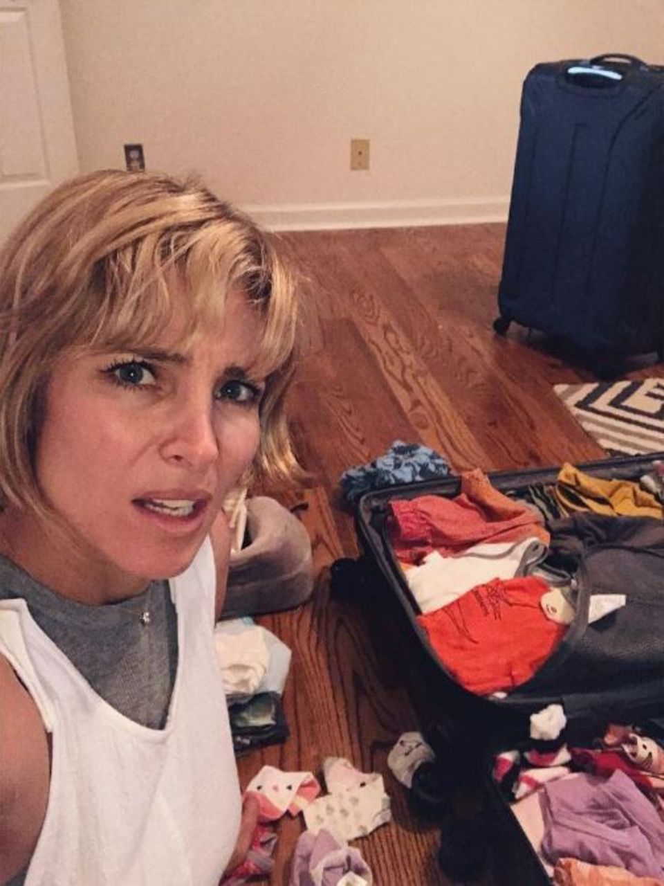 8. Juni 2017 Model Elsa Pataky scheint das Packen zu hassen. "Packing is so much fun!", postet sie ironisch. 8. Juni 2017 Model Elsa Pataky scheint das Packen zu hassen. "Packing is so much fun!", postet sie ironisch.