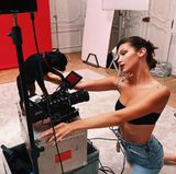 22. Juni 2017   Bella Hadid in "Ein Model und ihr Kamerahund".