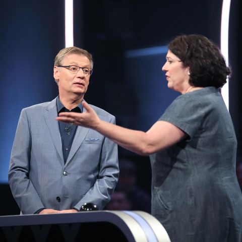 Günther Jauch mit Quiz-Kandidatin Carla Schaudt "500“-Studio