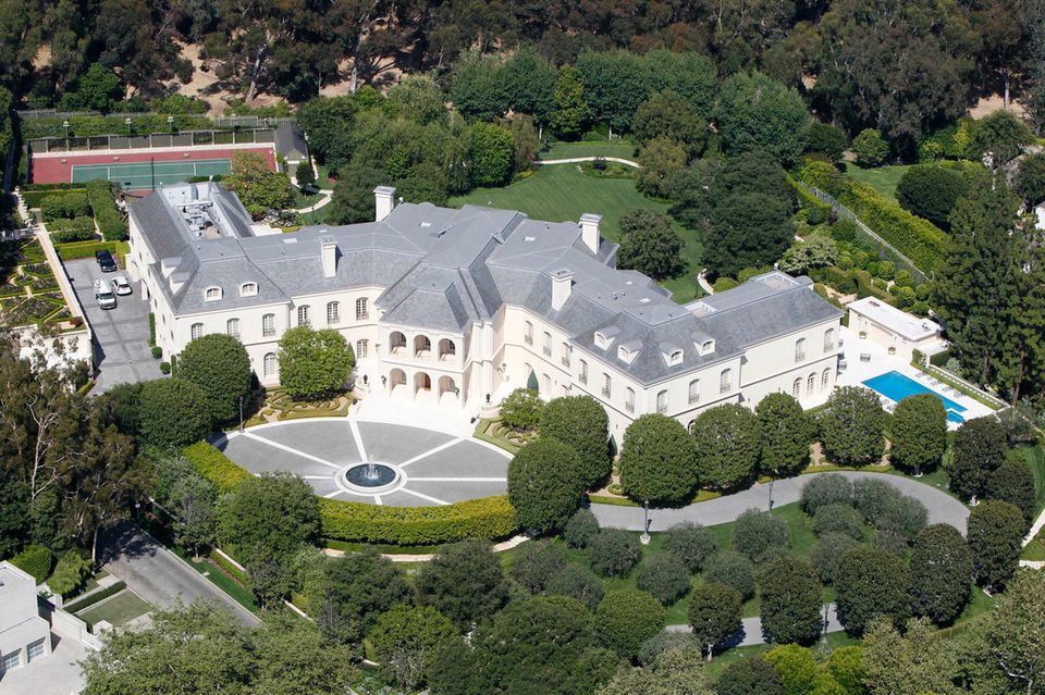 Das Luxusanwesen in Los Angeles kaufte Petra Ecclestone für ihre wachsende Familie. Einst gehörte es dem Hollywoodproduzenten Aaron Spelling.