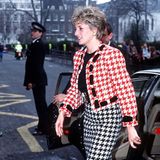 Den eleganten Karo-Look in Schwarz-Weiß-Rot beherrschte aber Diana auch schon 1992.