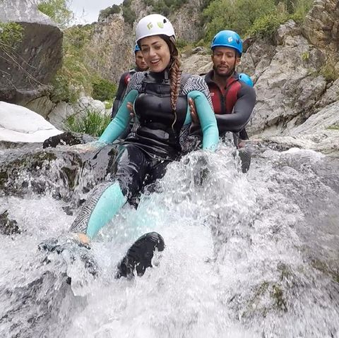 Im Wasser wird's glitschig für Jessica.