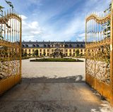 Der Empfang der Gäste findet in der Galerie Herrenhausen statt.