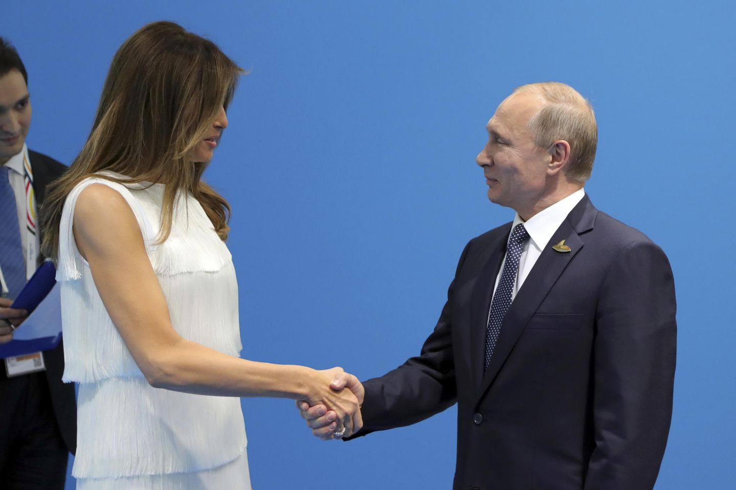 Melania Trump und Wladimir Putin schütteln sich am Rande des "G20"-Gipfels in Hamburg die Hände