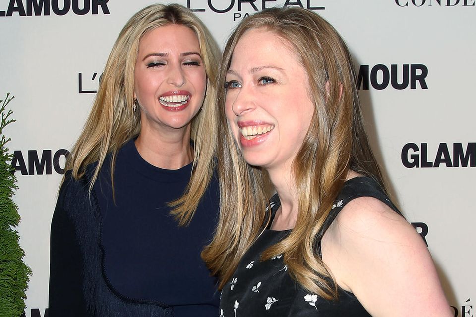 Ivanka Trump + Chelsea Clinton: Die Chemie stimmt: Ivanka Trump und Chelsea Clinton besuchen lachend am 10. November 2014 beim "Glamour Women Of The Year Awards" in New York Die Chemie stimmt: Ivanka Trump und Chelsea Clinton besuchen lachend am 10. November 2014 beim "Glamour Women Of The Year Awards" in New York