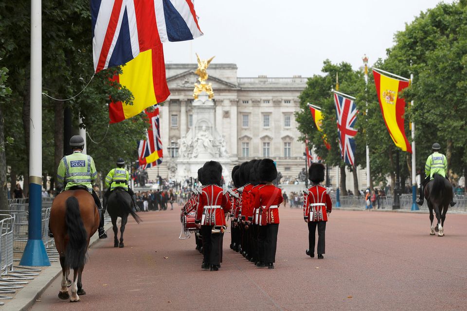 In London laufen die Vorbereitungen auf den Staatsbesuch aus Spanien - "The Mall", die große Prachtstraße, die auf den Buckingham-Palast zuläuft, ist schon mit den passenden Flaggen geschmückt.