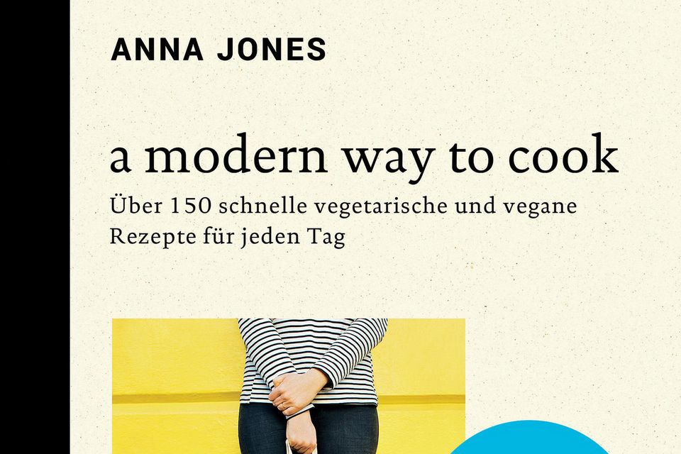 Die Londoner Köchin und Foodstylistin Anna Jones stellt 150 schnelle vegetarische und vegane Rezepte für jeden Tag vor, die in nur 15, 20, 30 oder maximal 40 Min. auf dem Tisch stehen – und die ganze Familie fleischlos glücklich machen. ("A Modern Way To Cook", Mosaik Verlag, 352 S., 22 Euro)