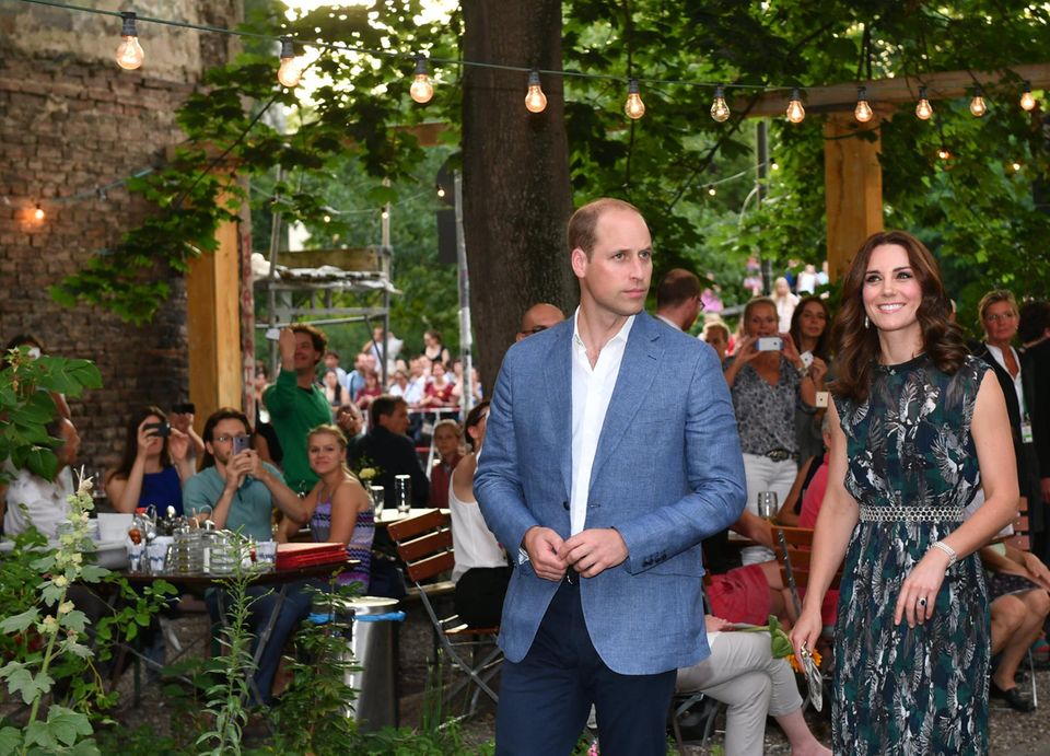 Prinz William + Herzogin Catherine: Herzogin Catherine ist sichtlich angetan von der Location; Prinz William wirkt konzentriert Prinz William + Herzogin Catherine: Herzogin Catherine ist sichtlich angetan von der Location; Prinz William wirkt konzentriert