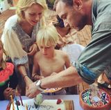 26. Juli 2017   Sohn Alexander ist stolze 10 Jahre alt geworden. Die getrennt lebenden Eltern: Naomi Watts und Liev Schreiber schneiden die leckere Geburtstagstorte an.