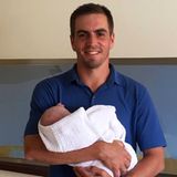 4. August 2017   "Einfach unbeschreiblich" - zwei Worte, die passender vermutlich nicht sein könnten. Der ehemalige Fußballprofi Philipp Lahm und seine Frau Claudia sind am 4. August zum zweiten Mal Eltern geworden und Lahm ein sichtlich stolzer Papa der kleinen Lenia