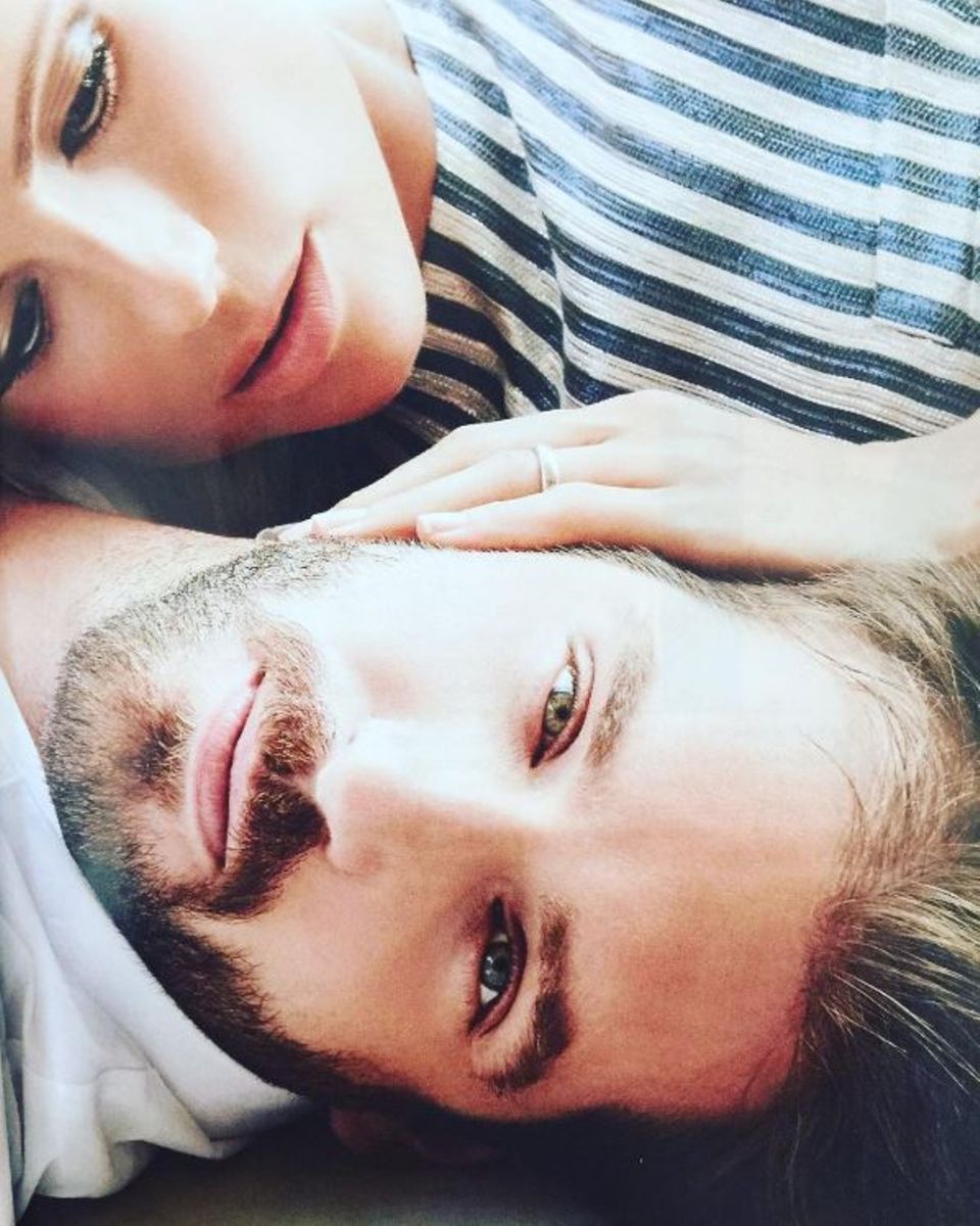 5. August 2017 So viel Liebe in der Luft: Michelle Hunziker teilt ein inniges Foto mit Ehemann Tomaso Trussardi. 5. August 2017 So viel Liebe in der Luft: Michelle Hunziker teilt ein inniges Foto mit Ehemann Tomaso Trussardi.