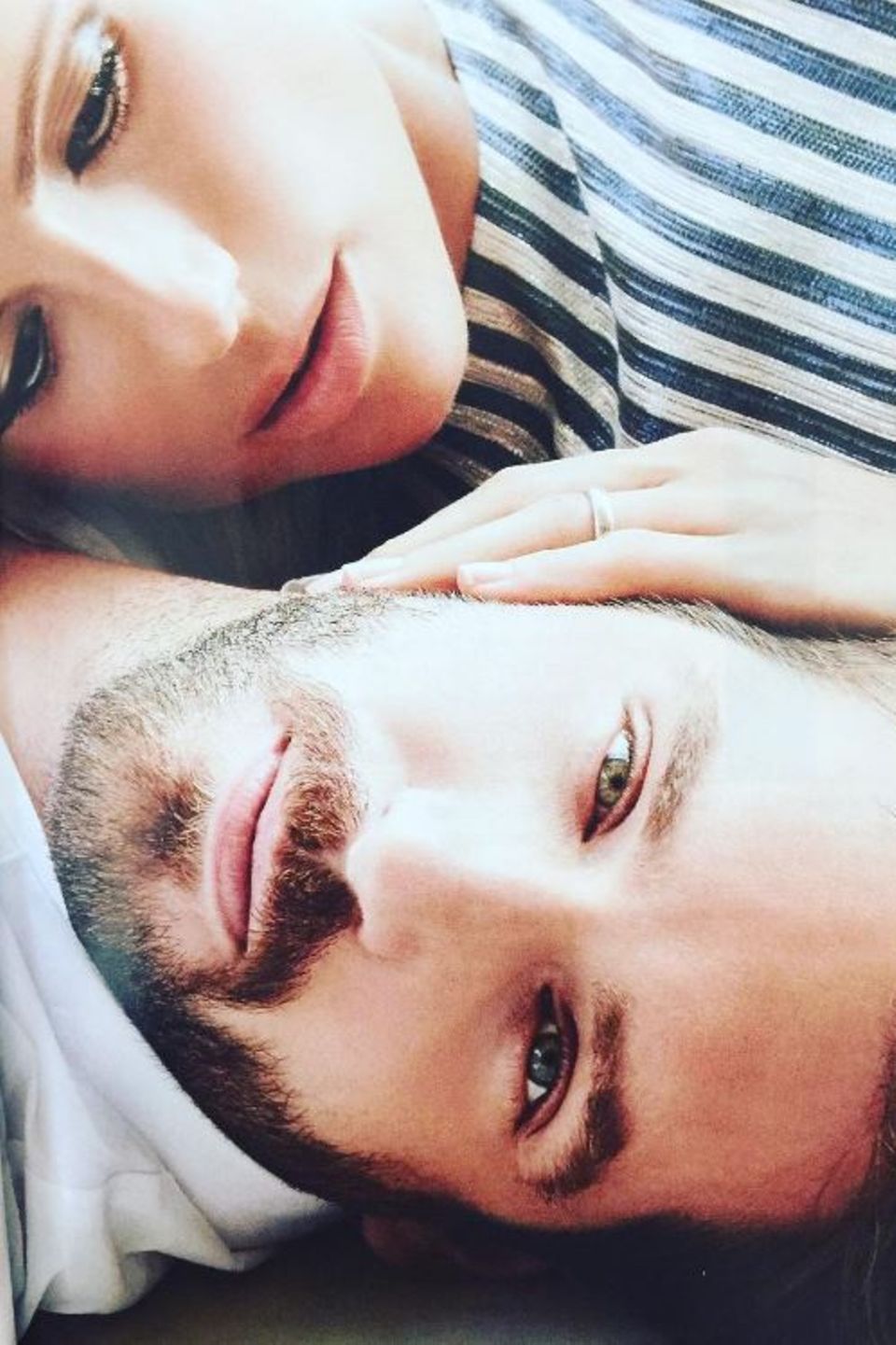 5. August 2017   So viel Liebe in der Luft: Michelle Hunziker teilt ein inniges Foto mit Ehemann Tomaso Trussardi.