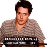 Hugh Grant   Der Schauspieler ist 1995 auf allen Klatschblättern das Hauptthema: Er und die Prostituierte Divine Brown werden in Los Angeles wegen unsittlichen Verhaltens festgenommen.