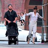 13. August 2017  ... Natürlich ist auch Söhnchen Silas mit dabei. Während Papa Justin Timberlake den Kinderwagen schiebt, wird der niedliche Nachwuchs von Mama Jessica Biel und einer Nanny bespaßt. 