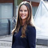 So schön strahlt nur eine werdende Mutter! Prinzessin Sofia nimmt auch im hochschwangeren Zustand noch ihre royalen Pflichten wahr, wie hier das "A Sustainable Tomorrow"-Seminar im schwedischen Båstad. Lange kann es aber nicht mehr dauern, im September soll der royale Zuwachs auf die Welt kommen. Wir freuen uns schon sehr!