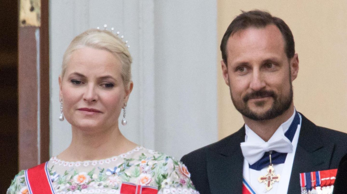 Haakons Surftrip Fiasko Luxusurlaub Empört Das Volk Mette Marit In Sorge - nlxjgza