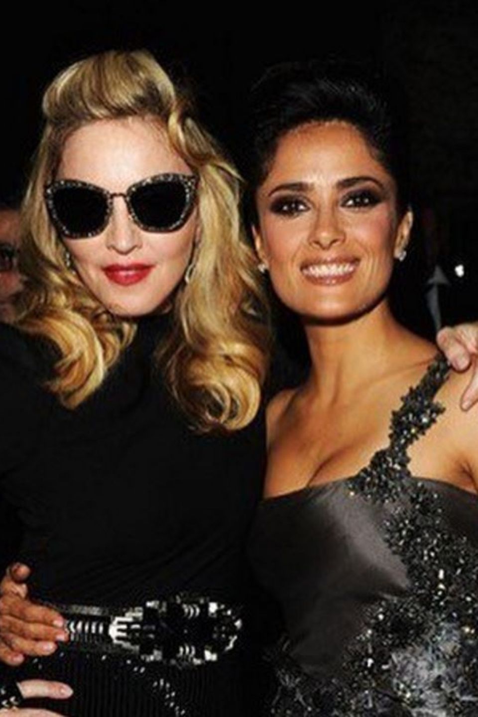 Madonna und Salma Hayek   Ein Beweis ihrer Freundschaft: Zu Madonnas Geburtstag sendet Schauspielerin Salma Hayek dieses innige Foto.