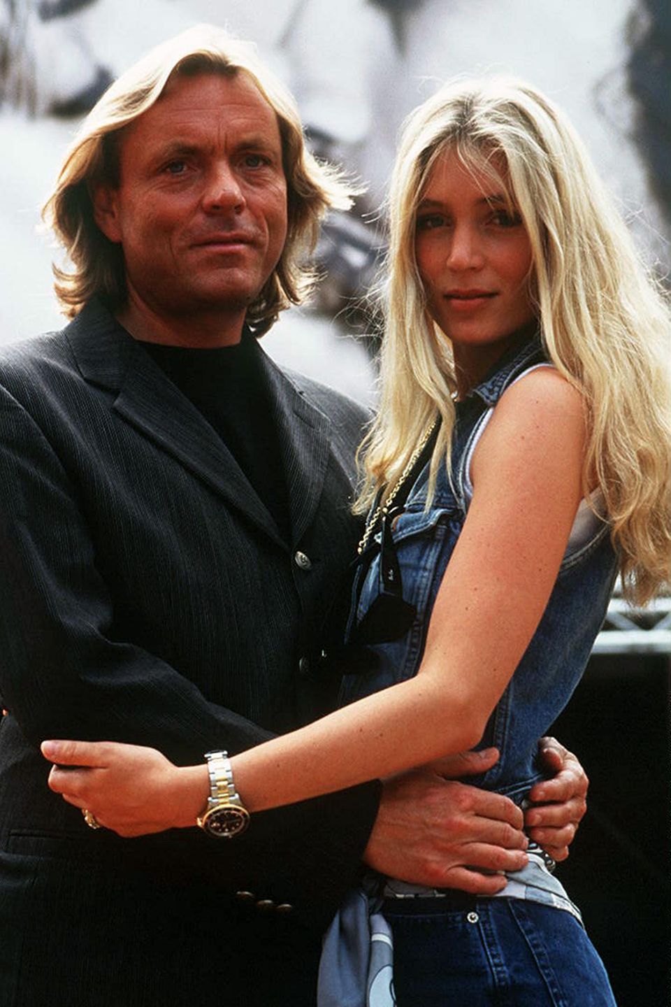 1995  Mit zarten 19 Jahren lernte das damalige Model mit blonder Mähne ihren zukünftigen Mann, den Designer Otto Kern kennen und heiratete ihn nach sieben Jahren wilden Jetset-Lebens 1995. 