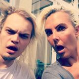 Mutter-Sohn-Partnerlook: Natascha Ochsenknecht und ihr ältester Sohn Wilson nehmen ihren Bad-Hair-Day mit Humor. 