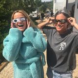 21. August 2017   Schauspielerin Reese Witherspoon ist total aus dem Häuschen: Sie hat die Sonnenfinsternis kuschelig eingepackt in ihrem flauschigen Bademantel bestaunt.