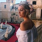 Prinzessin Maria-Olympia von Griechenland  Bei Maria-Olympia liegt die Redewendung "schön wie eine griechische Göttin" ziemlich nah: Sie ist nicht nur Prinzessin von Griechenland (und Dänemark) sondern auch noch so hübsch, dass bereits Labels wie Dolce & Gabbana Interesse an ihr zeigen.