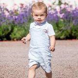 Nummer 3  Prinz Oscar Carl Olof ist der Names des am 2. März 2016 geborenen Sohnes von Kronprinzessin Victoria und ihrem Mann Daniel. Prinzesssin Estelles drei Jahre jüngerer Bruder reiht sich hinter ihr ein.  Sollten Victoria und Daniel weitere Kinder bekommen, kämen sie hinter ihm in der Thronfolge, aber vor Prinz Carl Philip und seinen Nachkommen.