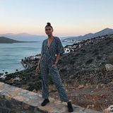 Der Jumpsuit von H&M verbindet die entspannte Atmosphäre Kretas mit den neuesten Modetrends, sodass Stafenie Giesinger bei ihrem Urlaub auf der griechischen Insel perfekt gekleidet ist.