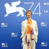 Sommerlich leicht und doch elegant zeigt sich die diesjährige Jury-Präsidentin Annette Bening bei der Pressekonferenz zur Eröffnung der Filmfestspiele.