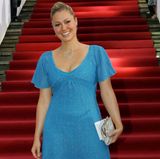 Mitte der 2000er-Jahre führt auf den roten Teppichen kein Weg - oder besser noch: Blick - an Ruth Moschner vorbei. Ob Glitzer-Lidschatten, Kristall-Accessoires oder funkelnde Kleider - die Moderatorin sticht stets durch ihre schillernden Looks hervor.