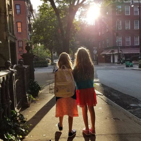 Tabitha und Lorreta, die Töchter von Sarah Jessica Parker, sind auf dem Weg zur Schule.