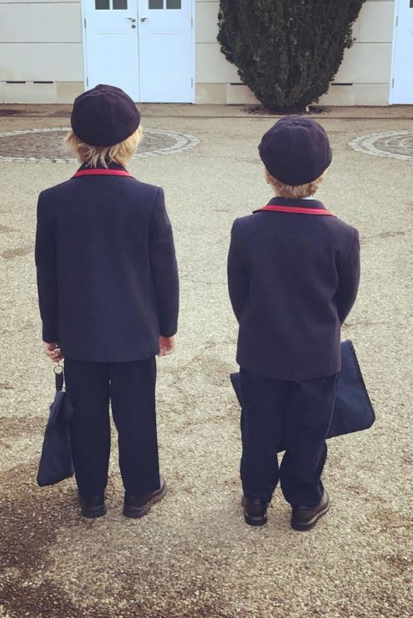Elijah und Zachary, die Söhne von Elton John und David Furnish, sind bereit für den Schulalltag.