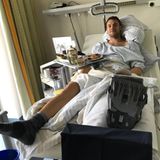 "Den ersten Schock und die OP habe ich gut überstanden! Danke für all Eure Genesungswünsche!", postet Manuel Neuer zu seinem Foto aus dem Krankenhaus. Der Nationaltorhüter hat in einem Zeitraum von nur sechs Monaten bereits seinen zweiten Mittelfußknochenbruch im linken Fuß hinter sich. Gute Besserung, Herr Neuer!