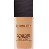 Wasserfeste Formel mit mittlerer Deckkraft: "Flawless Fusion Ultra-Longwear Foundation" von Laura Mercier, 20 Nuancen, ca. 45 Euro, ab Oktober