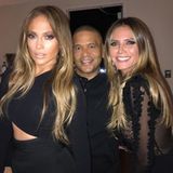 24. September 2017  Heidi Klum besucht Jennifer Lopez bei ihrer Show in Las Vegas und posiert mit ihr für ein Erinnerungsfoto. Darauf sehen sich die zwei Frauen ziemlich ähnlich und man könnte niemals erraten, dass sie beide über 40 Jahre alt sind (Heidi ist 44, J. Lo ist 48). Wow!