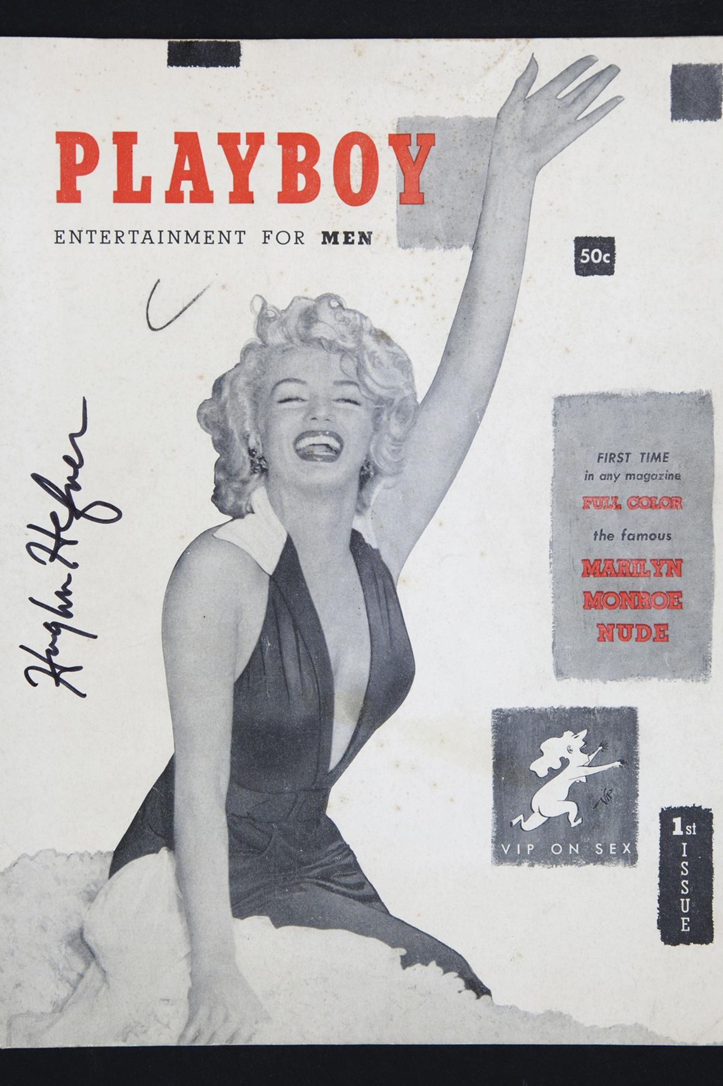 1953  Nachdem Hugh Hefner an der University of Illinois seinen Abschluss in Psychologie mit Fokus auf kreativem Schreiben und Kunst gemacht und anschließend als Texter bei dem "Esquire"-Magazin gearbeitet hat, gründet er den Playboy. Das erste Cover ziert Sexsymbol Marilyn Monroe - auch wenn die zwei sich nie begegneten.