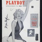 1953  Nachdem Hugh Hefner an der University of Illinois seinen Abschluss in Psychologie mit Fokus auf kreativem Schreiben und Kunst gemacht und anschließend als Texter bei dem "Esquire"-Magazin gearbeitet hat, gründet er den Playboy. Das erste Cover ziert Sexsymbol Marilyn Monroe - auch wenn die zwei sich nie begegneten.