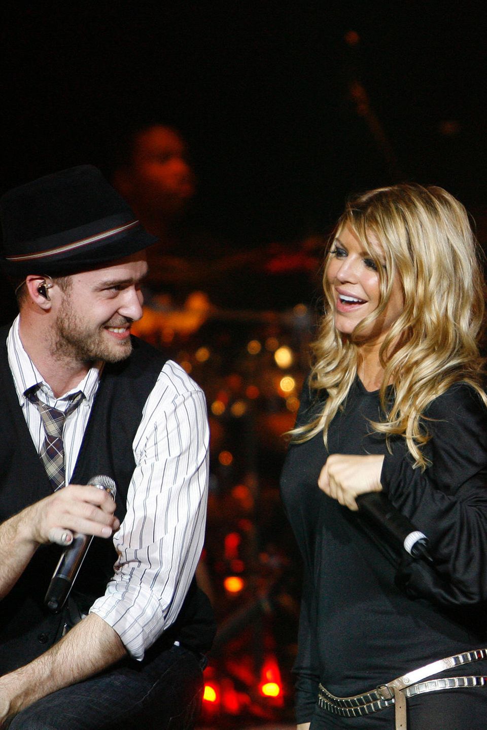 Fergie und Justin Timberlake Lange bevor sich Fergie und Justin in feste Hände (und die Ehe) begaben, haben sie 1997 eine heftige Affäre miteinander. Fergie erzählt dazu: "Wir sind ausgegangen, hatten viel Spaß und haben rumgemacht. Wir waren auch auf Hawaii zusammen, es war uns aber nie ernst." Fergie und Justin Timberlake Lange bevor sich Fergie und Justin in feste Hände (und die Ehe) begaben, haben sie 1997 eine heftige Affäre miteinander. Fergie erzählt dazu: "Wir sind ausgegangen, hatten viel Spaß und haben rumgemacht. Wir waren auch auf Hawaii zusammen, es war uns aber nie ernst."