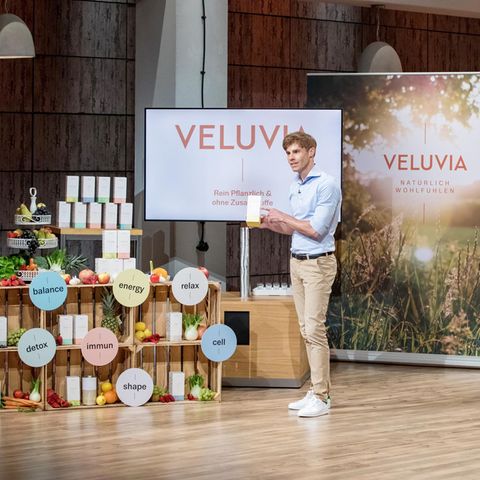 Veluvia-Mitgründer Jörn-Marc Vogler präsentiert sein Produkt den Löwen 