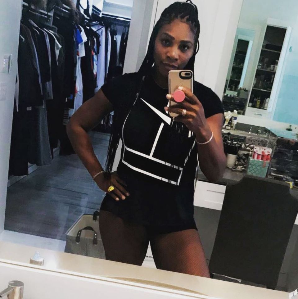 Anfang des Monats hat Serena Williams ihr erstes Kind zur Welt gebracht. Nur knapp vier Wochen nach der Geburt präsentiert die 35-Jährige in einem knappen schwarzen Outfit ihren After-Baby-Body. Und der kann sich sehen lassen... Anfang des Monats hat Serena Williams ihr erstes Kind zur Welt gebracht. Nur knapp vier Wochen nach der Geburt präsentiert die 35-Jährige in einem knappen schwarzen Outfit ihren After-Baby-Body. Und der kann sich sehen lassen...