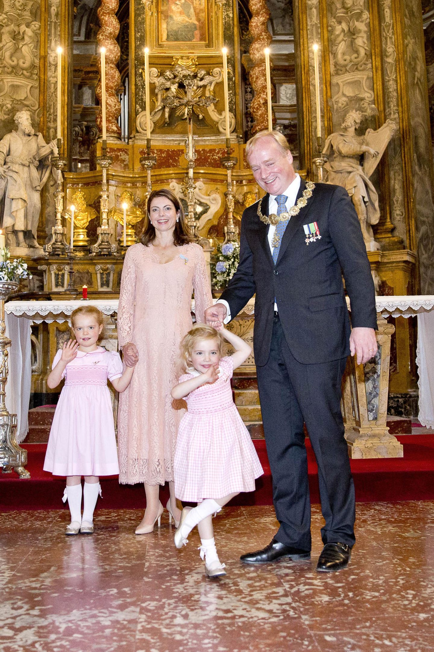 29. September 2017  Prinz Carlos von Bourbon-Parma und Prinzessin Annemarie besuchen mit ihren Kindern Luisa und Cecilia eine Messe in Parma. 