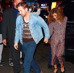 1. Oktober 2017  Romantsiche Date Night: Ryan Gosling und Eva Mendes verbringen den Abend in trauter Zweisamkeit im Tao-Restaurant in New York. Wir freuen uns über dieses seltene Pärchenfoto. 