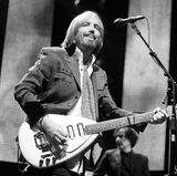 2. Oktober 2017: Tom Petty (66 Jahre)  Ganz unerwartet verstarb der legendäre Musiker in seinem Haus in Malibu an einem Herzstillstand. Tom Petty and The Heartbreakers wurden mit Songs wie "Free Fallin" und "Learning To Fly" weltberühmt, und das "Rolling Stone"-Magazin zählte ihn zu den 100 größten Musikern aller Zeiten.