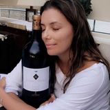 9. September 2017  Die ungeschminkte Wahrheit: Schauspielerin Eva Longoria kann diese Flasche Wein gut leiden.