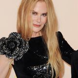"Die Dolmetscherin", "Australia", "Eyes Wide Shut" - diese Filme dürften Ihnen hingegen etwas sagen. Sie haben Nicole Kidman nämlich zu dem Hollywood-Star gemacht, der sie heute ist. Und auch ihre blonde, glatte Frisur sollten Sie wiedererkennen. So trägt Nicole ihr Haar seit Mitte der 90er-Jahre.