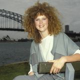 Den Beginn ihrer Karriere legt Nicole Kidman als rot-brünetter Lockenkopf hin. Über Nacht wird sie in 1983 durch den Kinohit "Bush Christmas" zum Star. Ihren Look und den Filmtitel kennen Sie nicht? Das kann gut sein. Schließlich ist Nicoles Bekanntheit zunächst auf ihre Heimat Australien beschränkt.