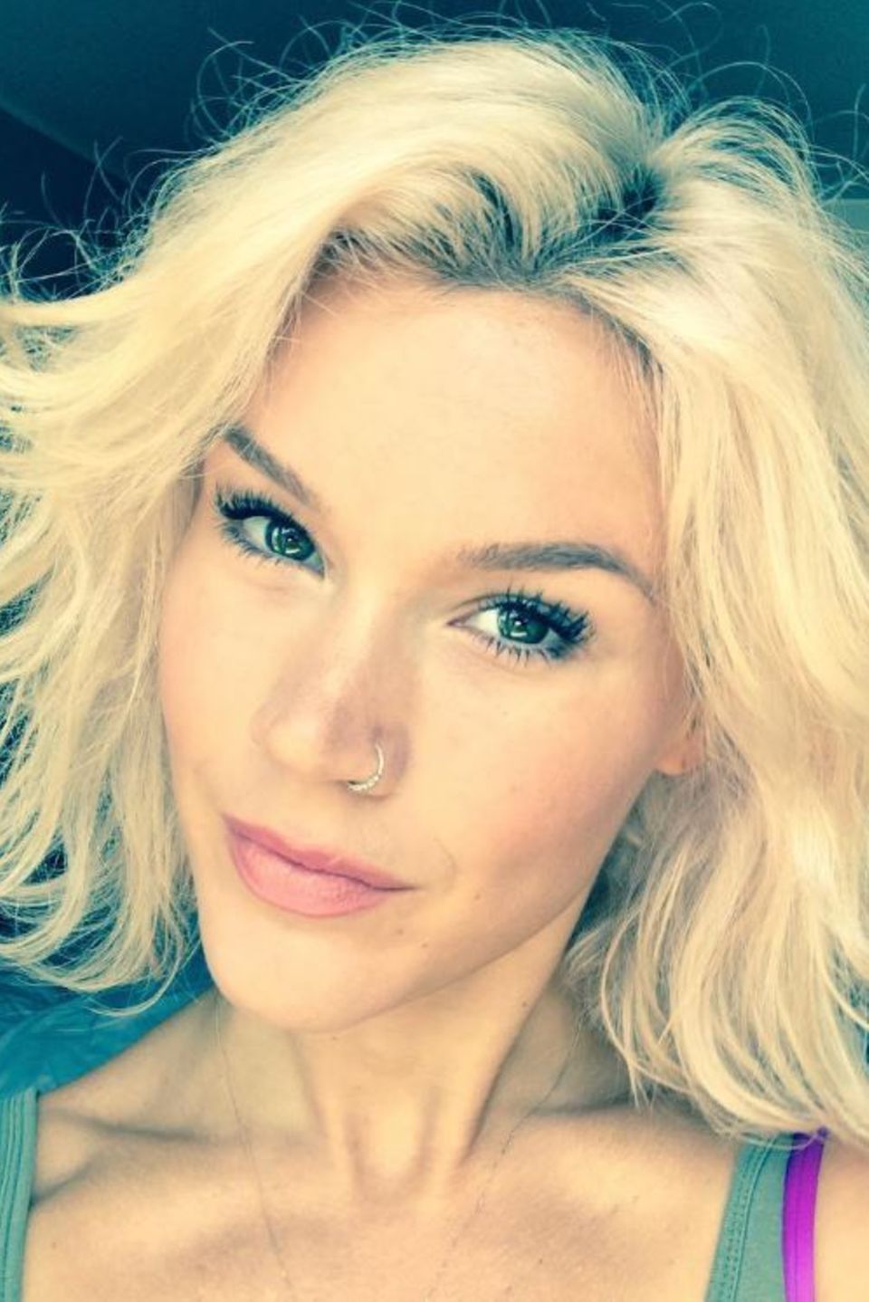 Heute zeigt die mittlerweile 30-Jährige sich von einer ganz anderen Seite: Ihre wilde Mähne ist einem blondierten Bob gewichen, die Wimpern wurden mit Extensions verlängert und sie scheint ein wenig schmaler geworden zu sein. Heute zeigt die mittlerweile 30-Jährige sich von einer ganz anderen Seite: Ihre wilde Mähne ist einem blondierten Bob gewichen, die Wimpern wurden mit Extensions verlängert und sie scheint ein wenig schmaler geworden zu sein.