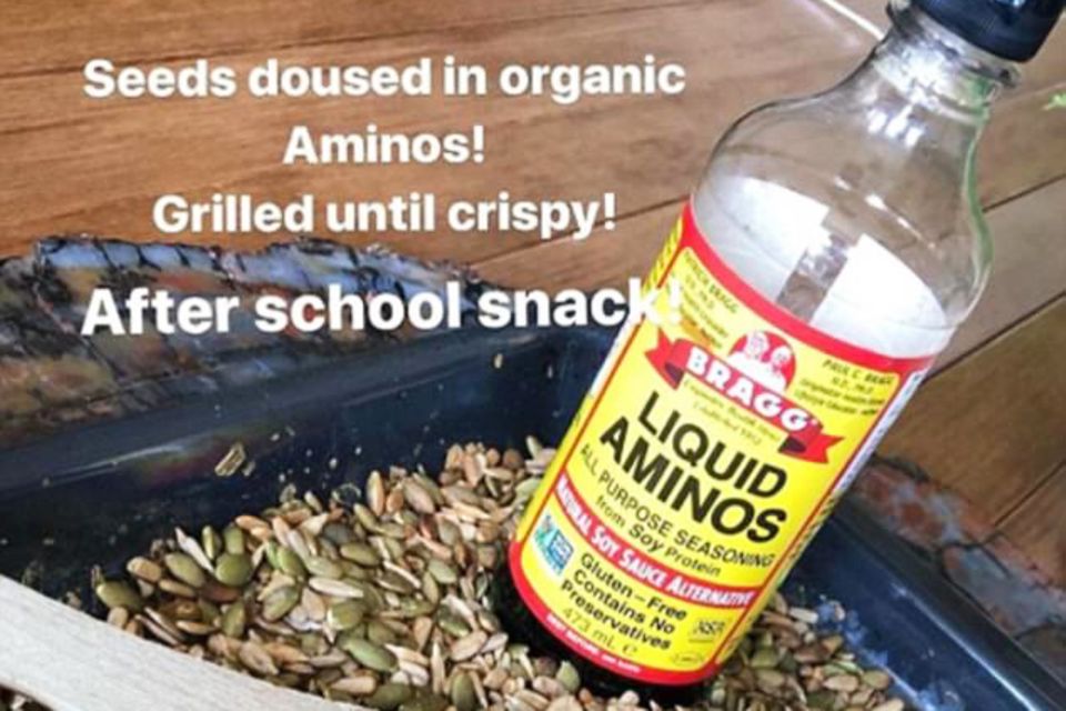 Victoria Beckham : Der perfekte After-School-Snack: Ein paar Kürbiskerne + Co. geröstet in Soja-Sauce Der perfekte After-School-Snack: Ein paar Kürbiskerne + Co. geröstet in Soja-Sauce