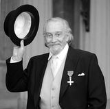 16. Oktober 2017: Roy Dotrice (94 Jahre)  Große Trauer um den britischen Schauspieler. Roy Dotrice ist am Montag gestorben. International bekannt war er zuletzt für seine Rolle des Pyromantikers Hallyne in der erfolgreichen Fantasyserie "Game of Thrones" (seit 2011). Roy Dotrice hinterlässt drei Töchter, die aus der Ehe mit der 2007 verstorbenen Schauspielerin Kay Dotrice stammen.