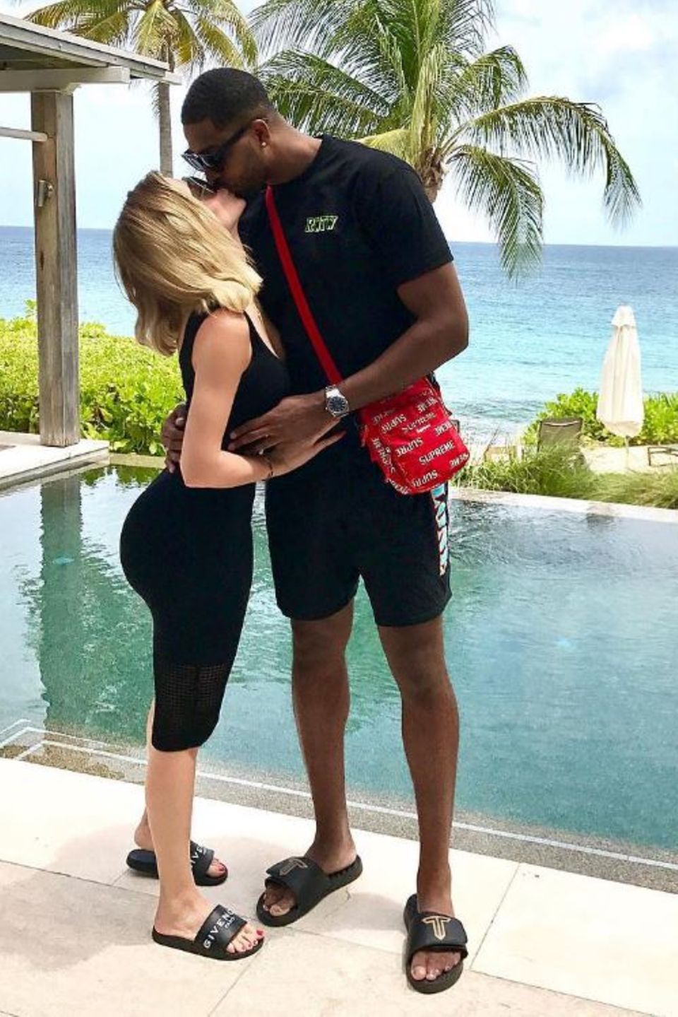Khloe Kardashian ist nicht gerade ein Zwerg, doch trotzdem muss sich der Reality-TV-Star ganz schön lang machen, um ihren Liebsten, den 2,06 Meter langen NBA-Star Tristan Thompson, zu küssen.